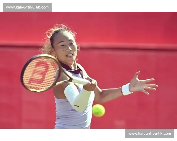 温网首轮焦点战：郑钦文挑战西尼亚科娃，草地魅力见证突破时刻